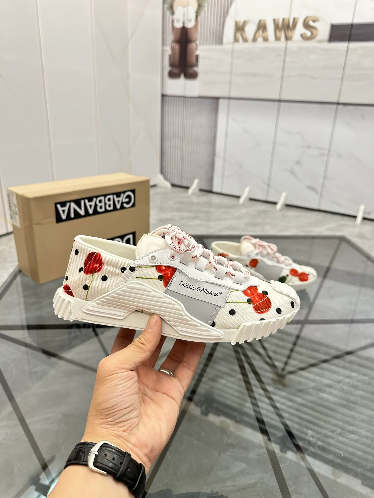 Men's shoes: 💰P440¥ Product trademark: DG "Dolce & Gabbana*" low-top sports shoes Regular size: 35-44 (can be customized to 45.46.) Couple style Product materials: Upper imported cowhide stitching original material, breathable lining, original outsole. Number: 803